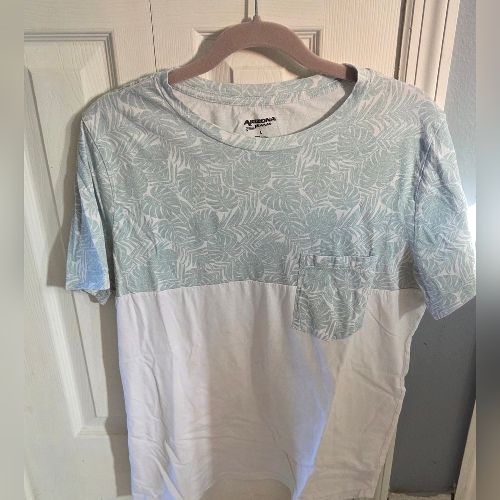 Arizona Jean Company Teal and White Leaf T-Shirt